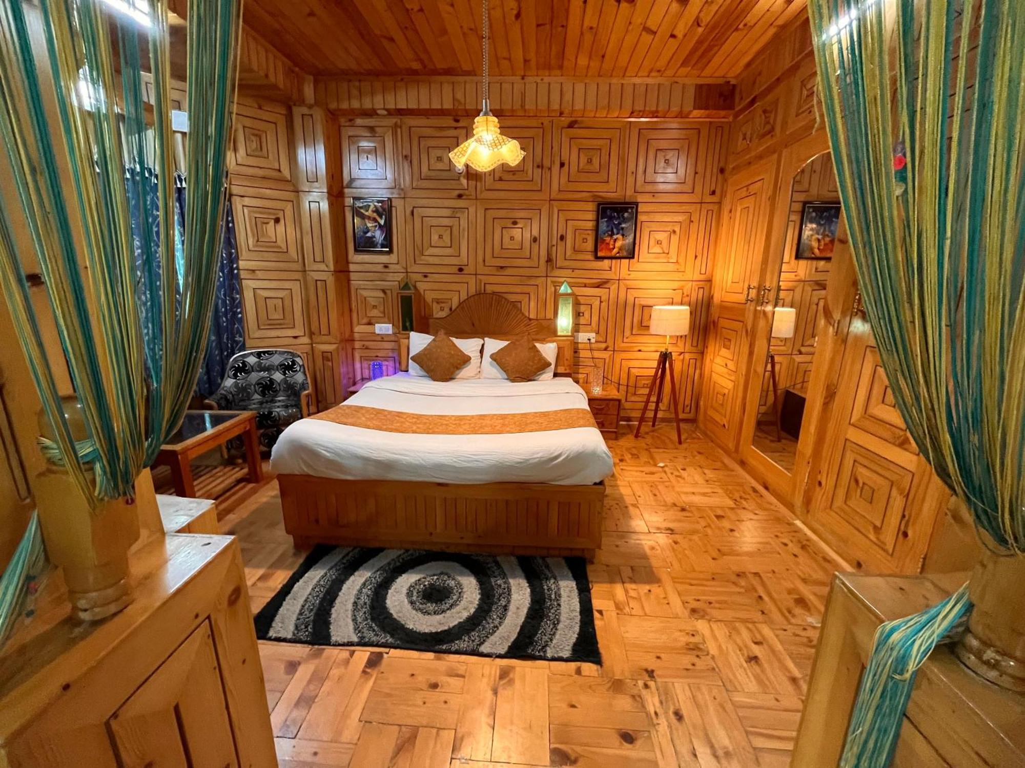 Woods Villa Cottage, Manali Eksteriør billede